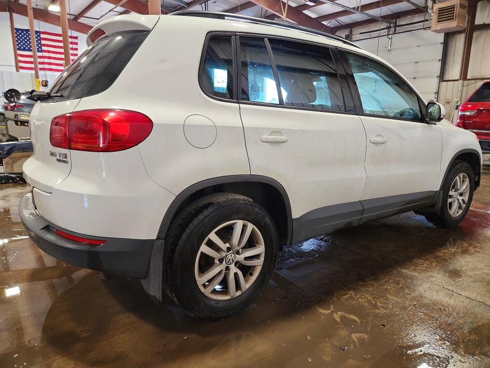 2015 Volkswagen Tiguan მანქანა იყიდება აუქციონზე, vin: WVGBV7AX9FW582633, აუქციონის ნომერი: 59337366