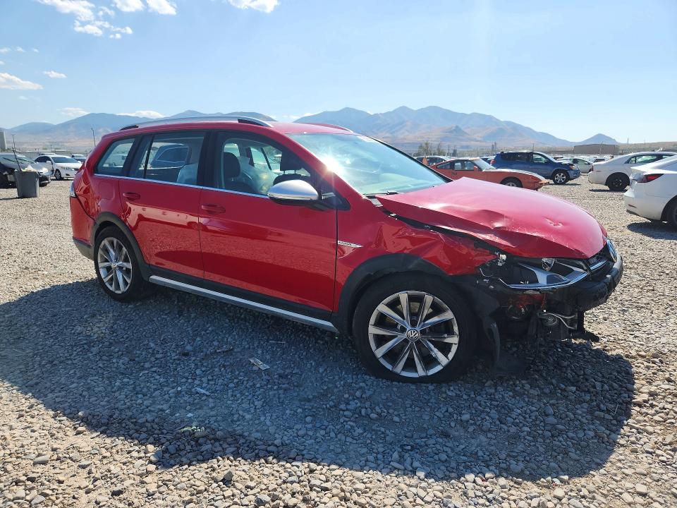 62268026 :رقم المزاد ، 3VWH17AU1HM514262 vin ، 2017 Volkswagen Golf Alltrack مزاد بيع