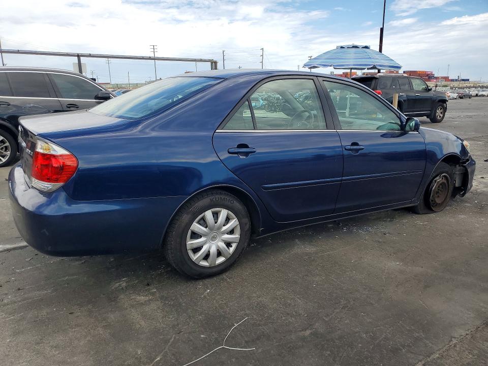 2005 Toyota Camry მანქანა იყიდება აუქციონზე, vin: 4T1BE32K95U406591, აუქციონის ნომერი: 62067116
