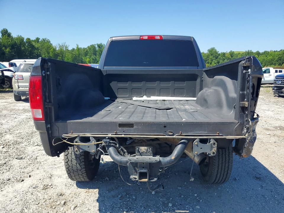 60562516 :رقم المزاد ، 3C6UR5CL0JG378799 vin ، 2018 Ram 2500 مزاد بيع