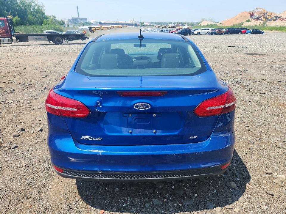61745386 :رقم المزاد ، 1FADP3F27JL262224 vin ، 2018 Ford Focus مزاد بيع