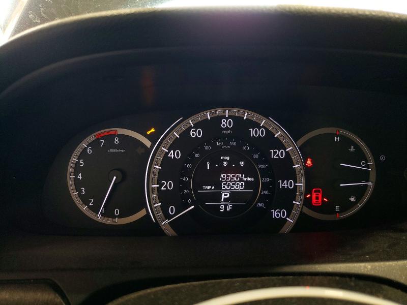 61605806 :رقم المزاد ، 1HGCR3F88FA011396 vin ، 2015 Honda Accord مزاد بيع