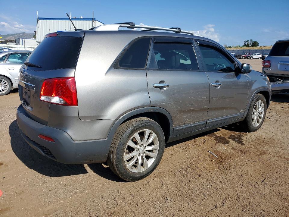 2011 Kia Sorento მანქანა იყიდება აუქციონზე, vin: 5XYKTDA20BG060168, აუქციონის ნომერი: 61526946