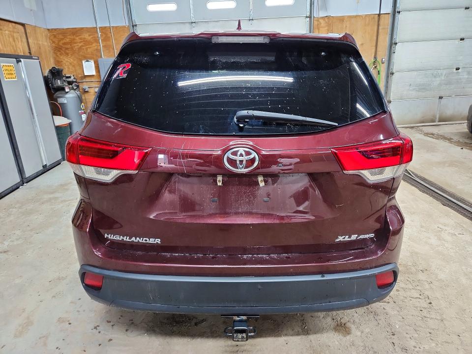 60402266 :رقم المزاد ، 5TDJZRFH3KS724681 vin ، 2019 Toyota Highlander مزاد بيع