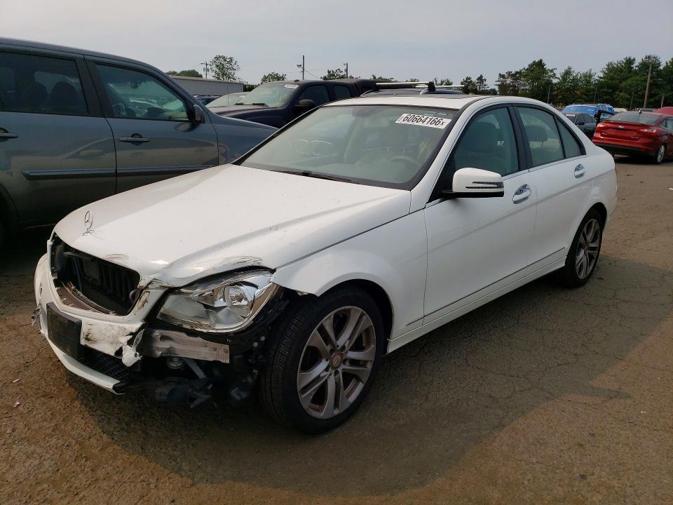 2014 Mercedes-benz C მანქანა იყიდება აუქციონზე, vin: WDDGF8ABXER302674, აუქციონის ნომერი: 60664166