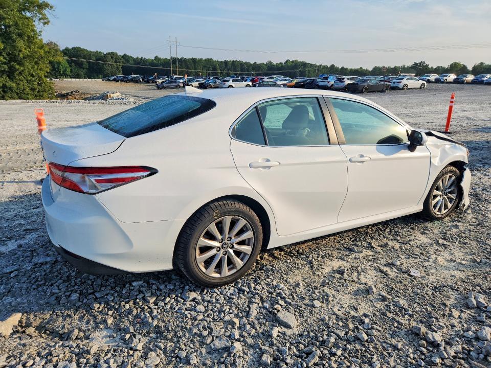 63127256 :رقم المزاد ، 4T1B11HK0KU203673 vin ، 2019 Toyota Camry مزاد بيع