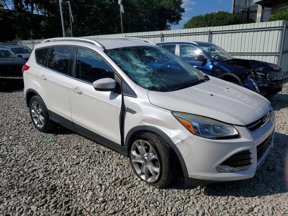 62405536 :رقم المزاد ، 1FMCU0JXXEUE00107 vin ، 2014 Ford Escape مزاد بيع