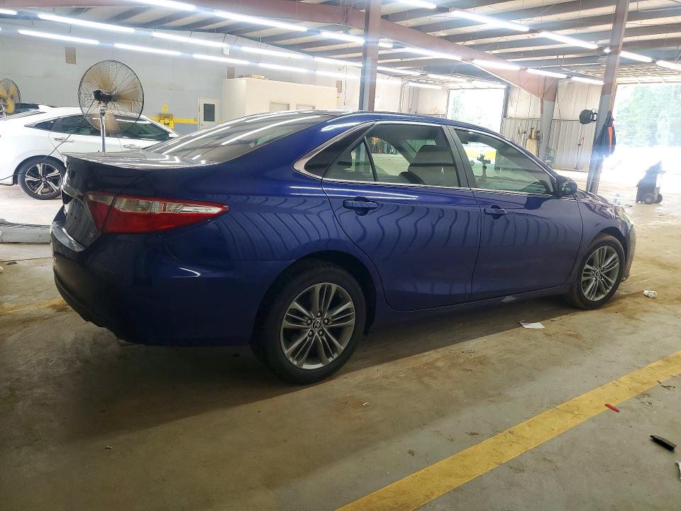 61676176 :رقم المزاد ، 4T1BF1FK4FU953037 vin ، 2015 Toyota Camry مزاد بيع