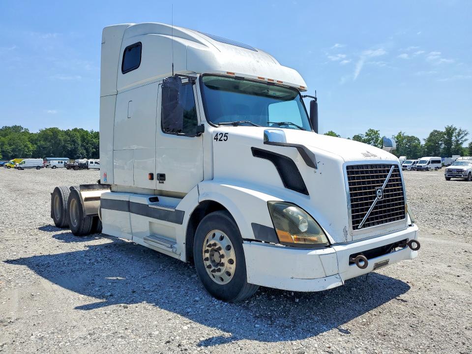 63681456 :رقم المزاد ، 4V4NC9GH35N374503 vin ، 2005 Volvo Vn مزاد بيع