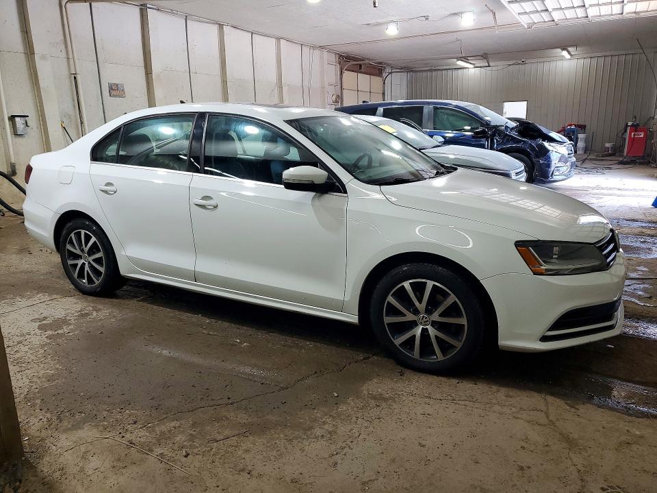 63173166 :رقم المزاد ، 3VWDB7AJ2HM295720 vin ، 2017 Volkswagen Jetta مزاد بيع