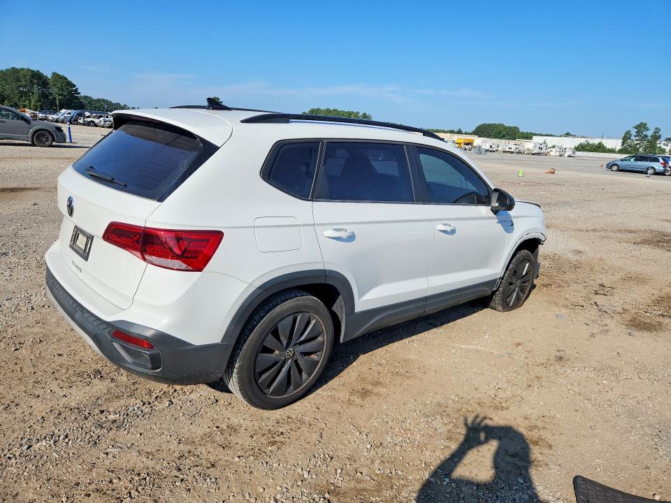 62919756 :رقم المزاد ، 3VVDX7B21NM056250 vin ، 2022 Volkswagen Taos مزاد بيع