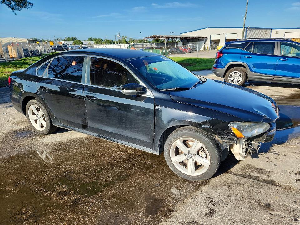 59350366 :رقم المزاد ، 1VWAS7A34EC050239 vin ، 2014 Volkswagen Passat مزاد بيع