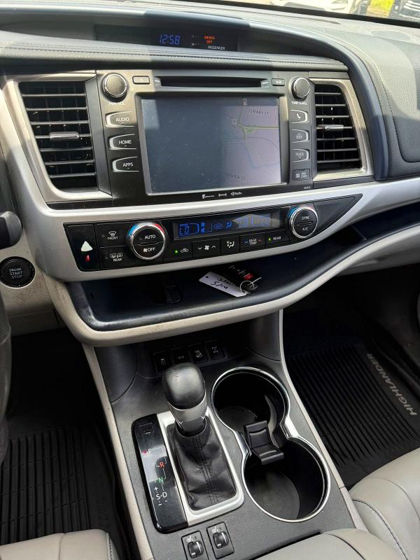 Продажа на аукционе авто 2017 Toyota Highlander, vin: 5TDJZRFHXHS398290, номер лота: 63544986