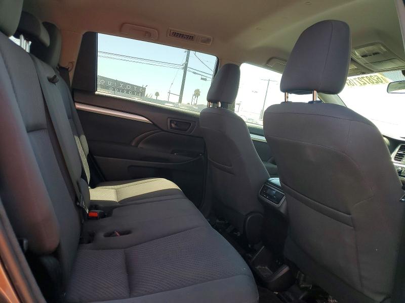 62872716 :رقم المزاد ، 5TDZARFH3JS037290 vin ، 2018 Toyota Highlander مزاد بيع