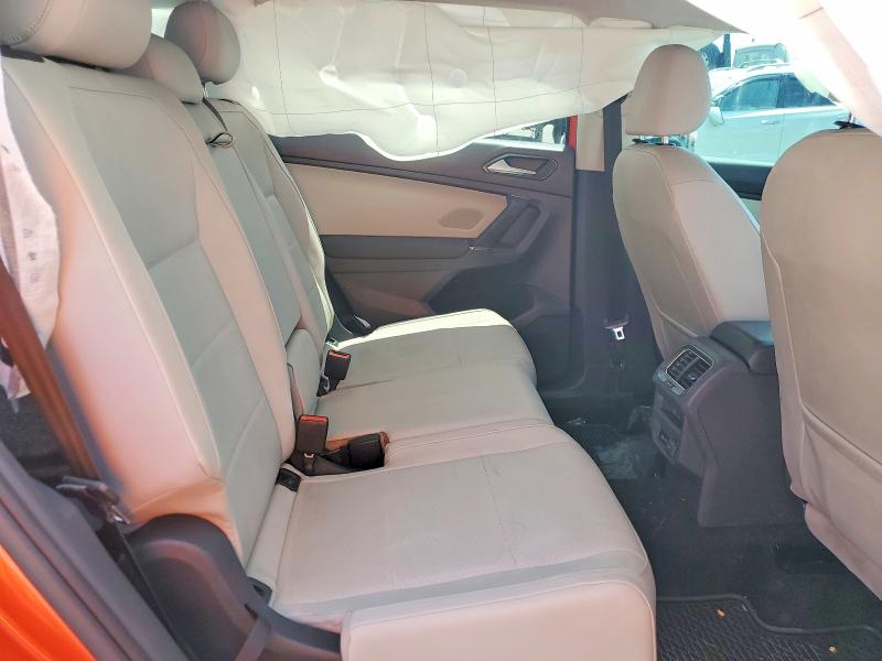 60142036 :رقم المزاد ، 3VV3B7AX9JM089093 vin ، 2018 Volkswagen Tiguan مزاد بيع