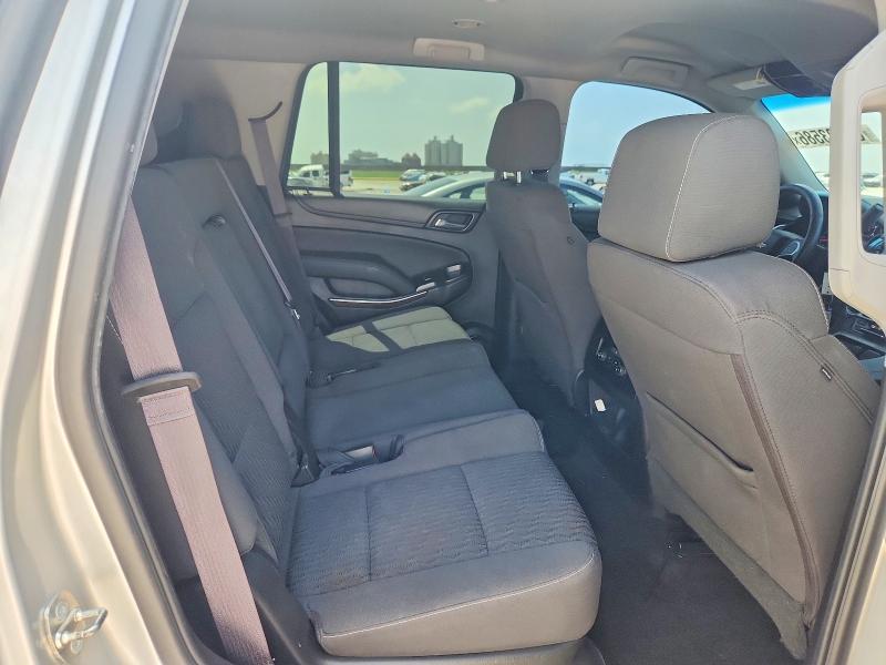 61703586 :رقم المزاد ، 1GNSCAKC5HR353815 vin ، 2017 Chevrolet Tahoe مزاد بيع