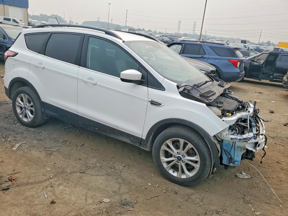 Продаж на аукціоні авто 2018 Ford Escape, vin: 1FMCU9GD2JUB23061, номер лоту: 61012026