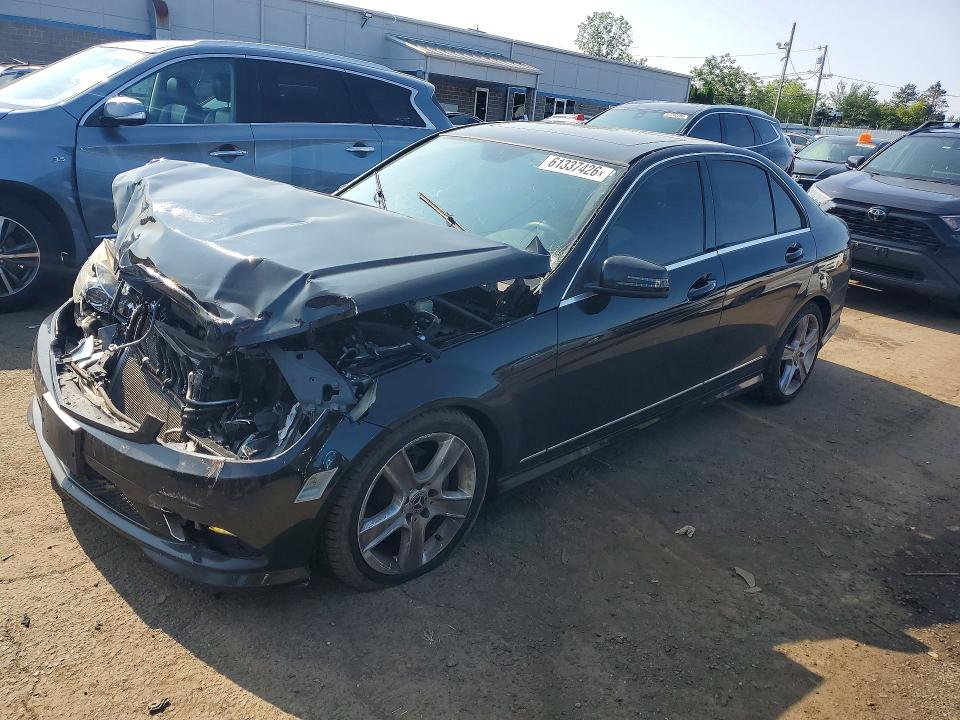 61337426 :رقم المزاد ، WDDGF8BB8BR139615 vin ، 2011 Mercedes-benz C مزاد بيع