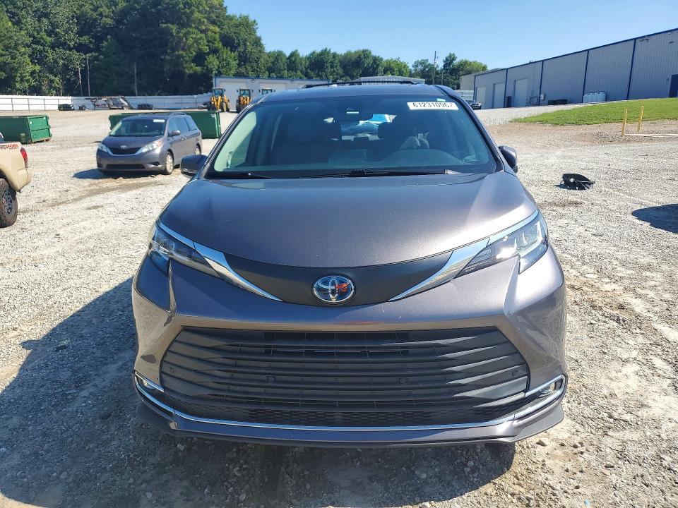 2021 Toyota Sienna მანქანა იყიდება აუქციონზე, vin: 5TDJRKEC8MS046137, აუქციონის ნომერი: 61231096