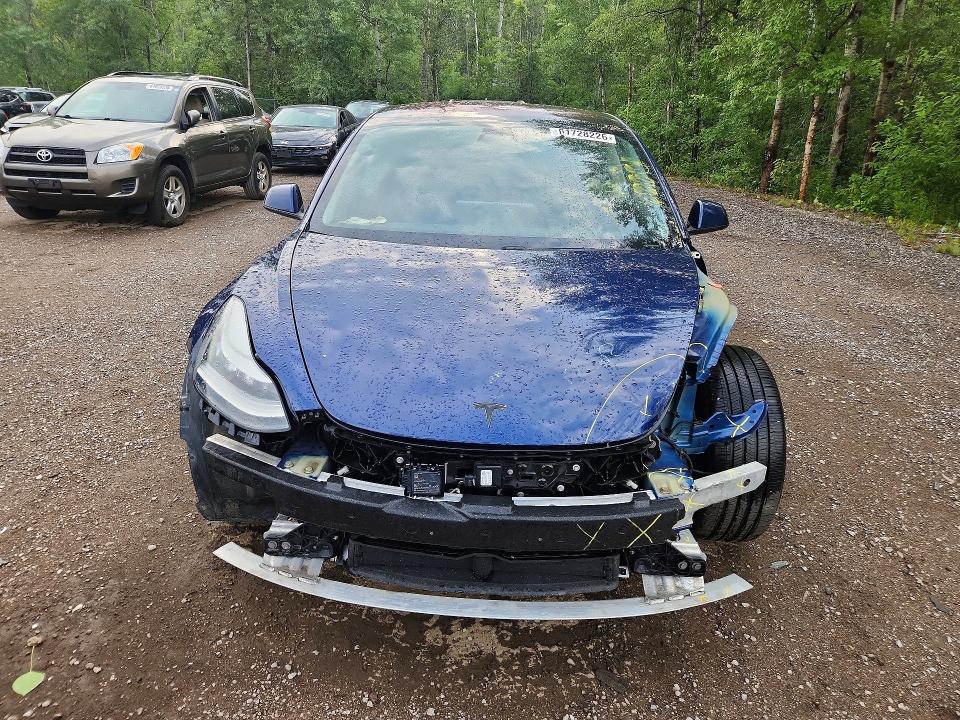61728226 :رقم المزاد ، 5YJ3E1EBXJF120454 vin ، 2018 Tesla Model 3 مزاد بيع