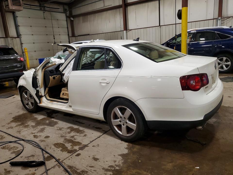 60673866 :رقم المزاد ، 3VWRZ71K68M012911 vin ، 2008 Volkswagen Jetta مزاد بيع
