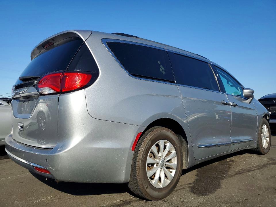 Продажа на аукционе авто 2017 Chrysler Pacifica, vin: 2C4RC1BG3HR657861, номер лота: 63602586