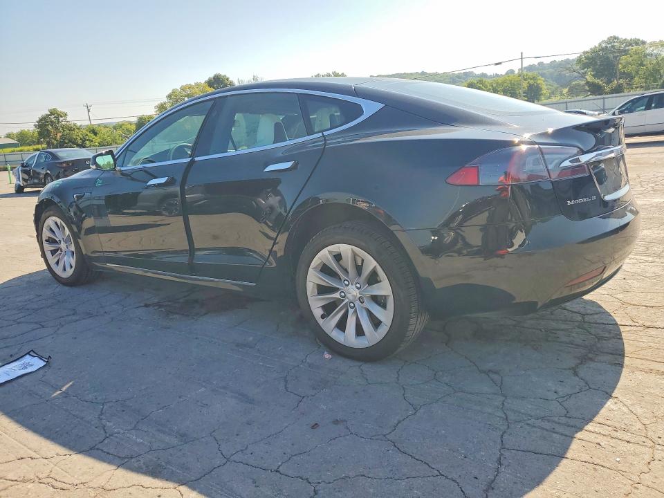 63132406 :رقم المزاد ، 5YJSA1E25JF243151 vin ، 2018 Tesla Model S مزاد بيع