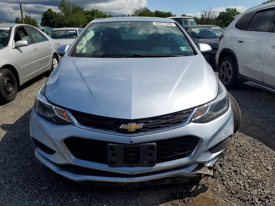 63227646 :رقم المزاد ، 1G1BE5SM4H7128888 vin ، 2017 Chevrolet Cruze مزاد بيع
