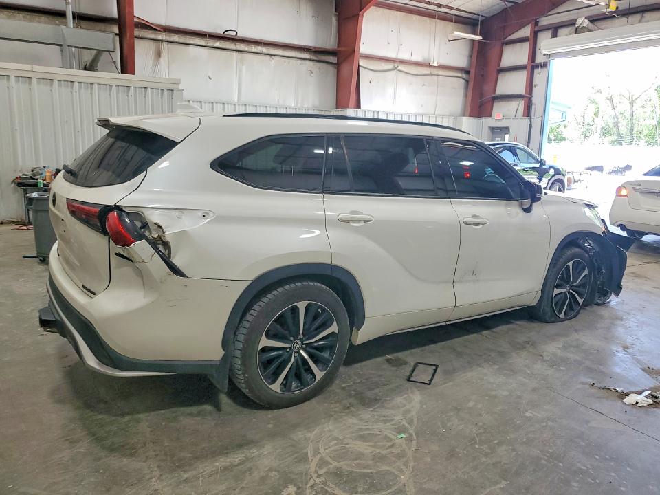 Продаж на аукціоні авто 2021 Toyota Highlander, vin: 5TDLZRBH8MS109027, номер лоту: 61423096