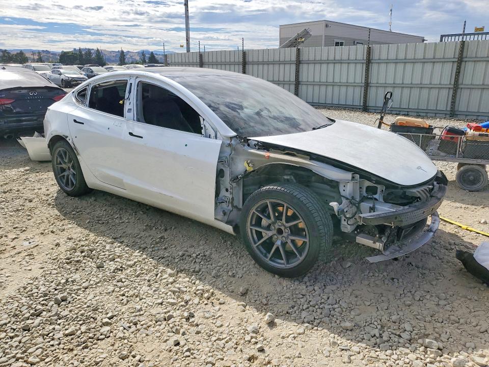 Продажа на аукционе авто 2021 Tesla Model 3, vin: 5YJ3E1EA1MF052136, номер лота: 61953996