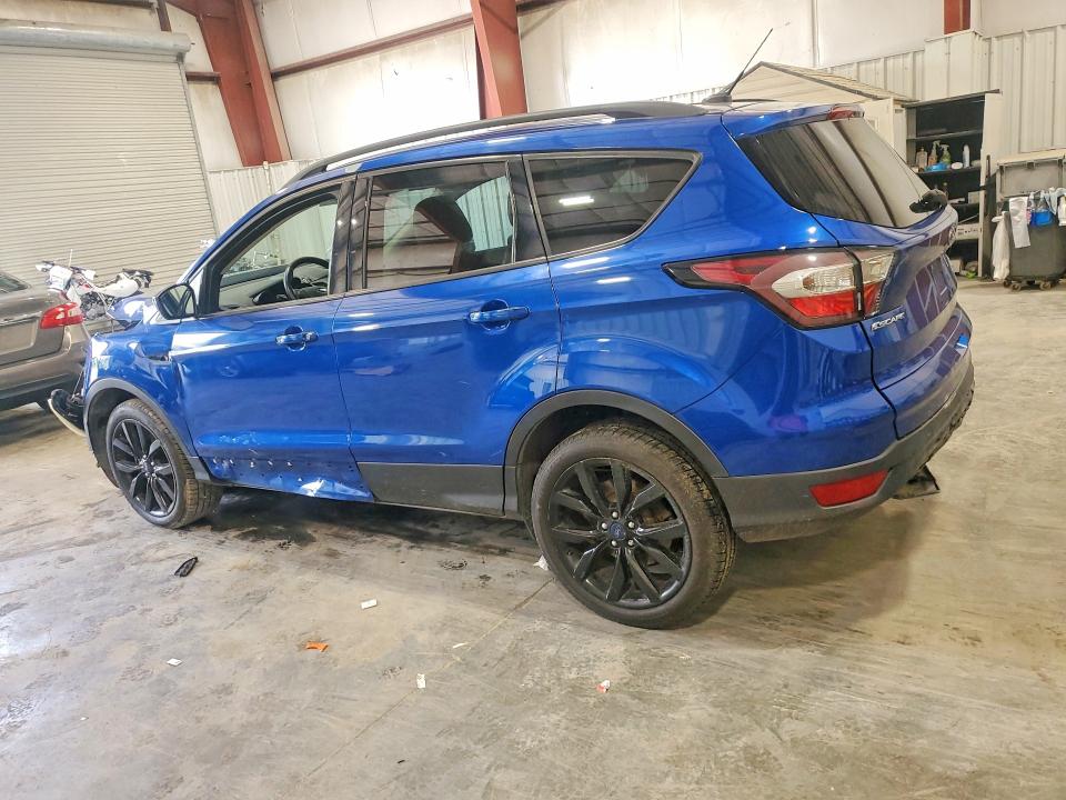 60563956 :رقم المزاد ، 1FMCU9GD7HUD99973 vin ، 2017 Ford Escape مزاد بيع