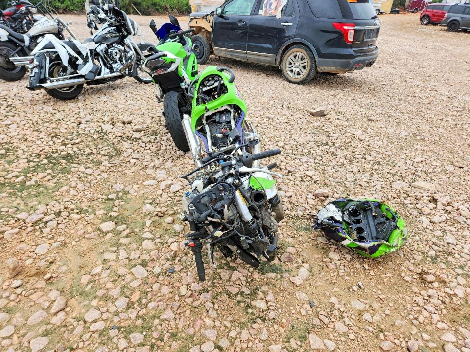 62282506 :رقم المزاد ، JKAZX2E10YA001729 vin ، 2000 Kawasaki Zx900 مزاد بيع