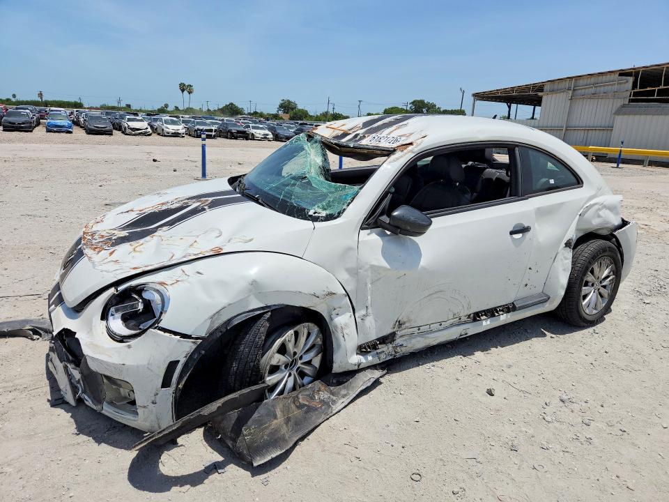 61821726 :رقم المزاد ، 3VWF17AT8HM628189 vin ، 2017 Volkswagen Beetle مزاد بيع