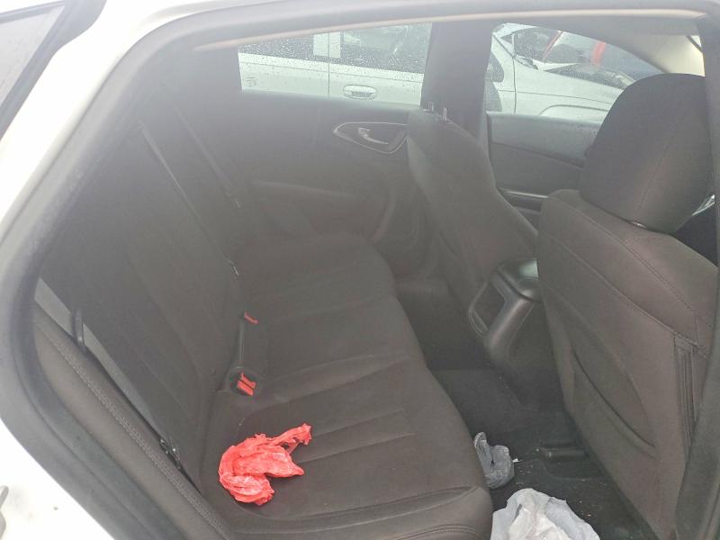 62614026 :رقم المزاد ، 1C3CCCAB3FN725534 vin ، 2015 Chrysler 200 مزاد بيع