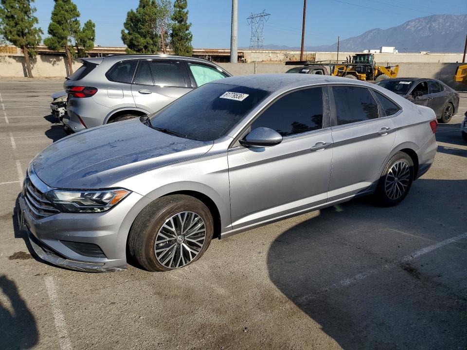 61779536 :رقم المزاد ، 3VWC57BU5MM003192 vin ، 2021 Volkswagen Jetta مزاد بيع