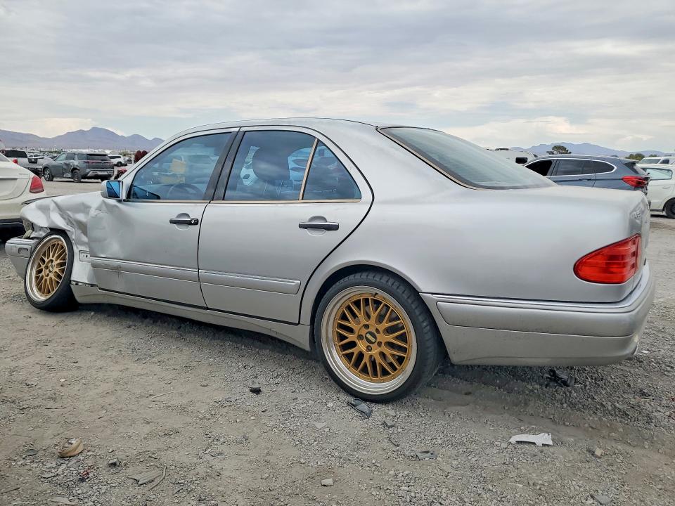 61617756 :رقم المزاد ، WDBJF74H4XA781748 vin ، 1999 Mercedes-benz E مزاد بيع