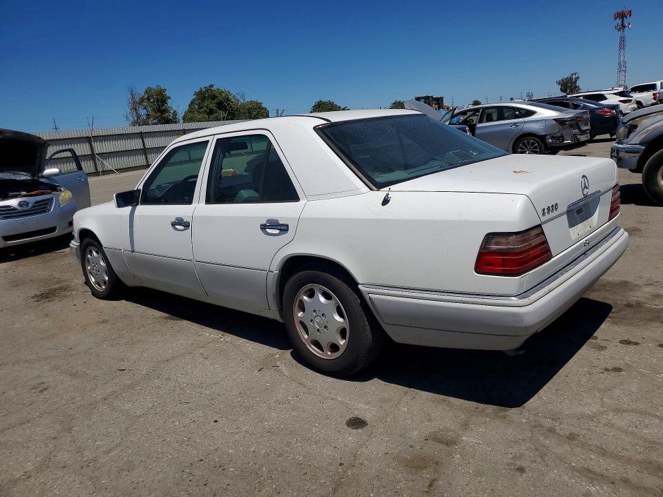 Продажа на аукционе авто 1994 Mercedes-benz E, vin: WDBEA32E2RC125900, номер лота: 61625396