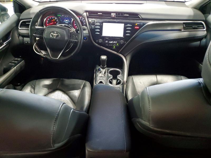 62817426 :رقم المزاد ، 4T1B61HK4JU061425 vin ، 2018 Toyota Camry مزاد بيع