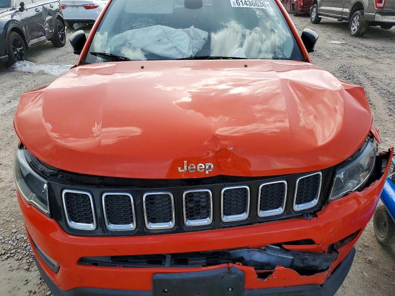 61436636 :رقم المزاد ، 3C4NJCAB4JT272205 vin ، 2018 Jeep Compass مزاد بيع