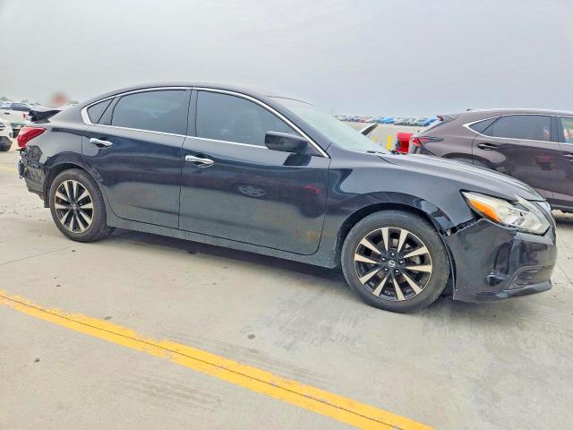 61581556 :رقم المزاد ، 1N4AL3AP1JC240060 vin ، 2018 Nissan Altima مزاد بيع