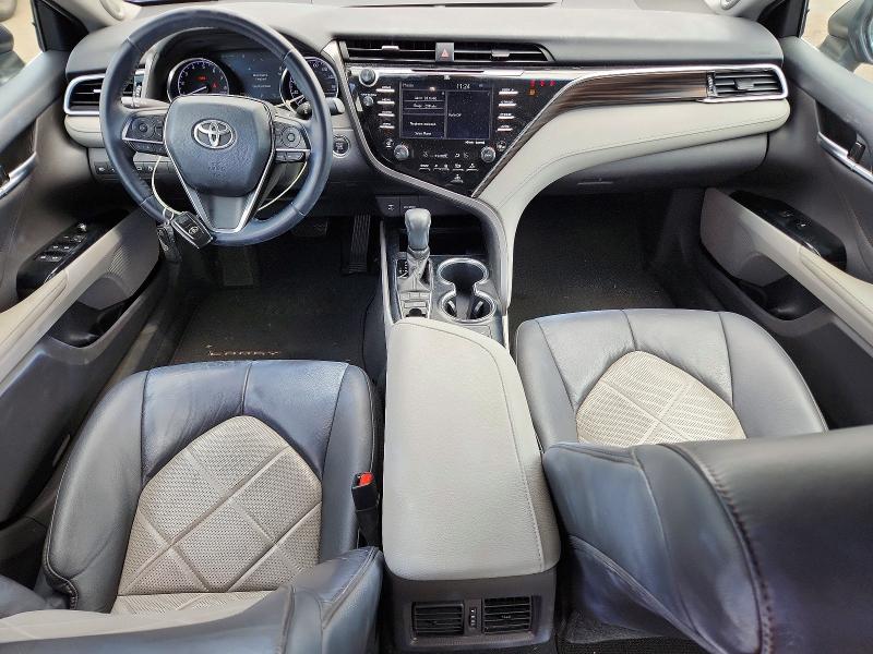 63242816 :رقم المزاد ، 4T1B11HK0JU070556 vin ، 2018 Toyota Camry مزاد بيع
