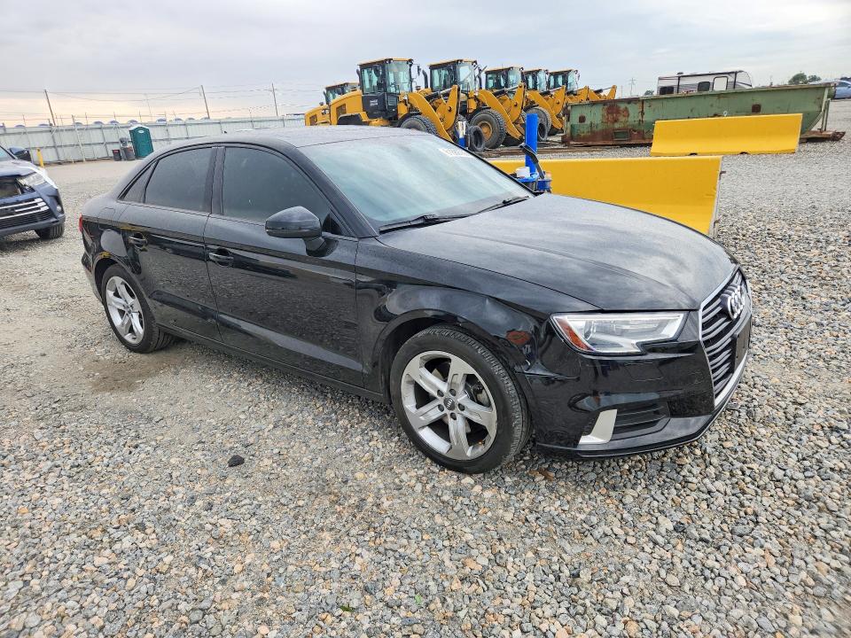 Продаж на аукціоні авто 2018 Audi A3, vin: WAUAUGFF1J1033627, номер лоту: 61889766