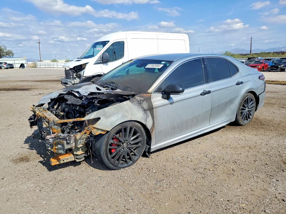 2022 Toyota Camry მანქანა იყიდება აუქციონზე, vin: 4T1K61AK9NU704688, აუქციონის ნომერი: 61963956