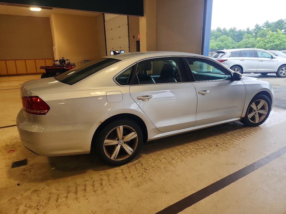 63043326 :رقم المزاد ، 1VWBP7A35DC015794 vin ، 2013 Volkswagen Passat مزاد بيع
