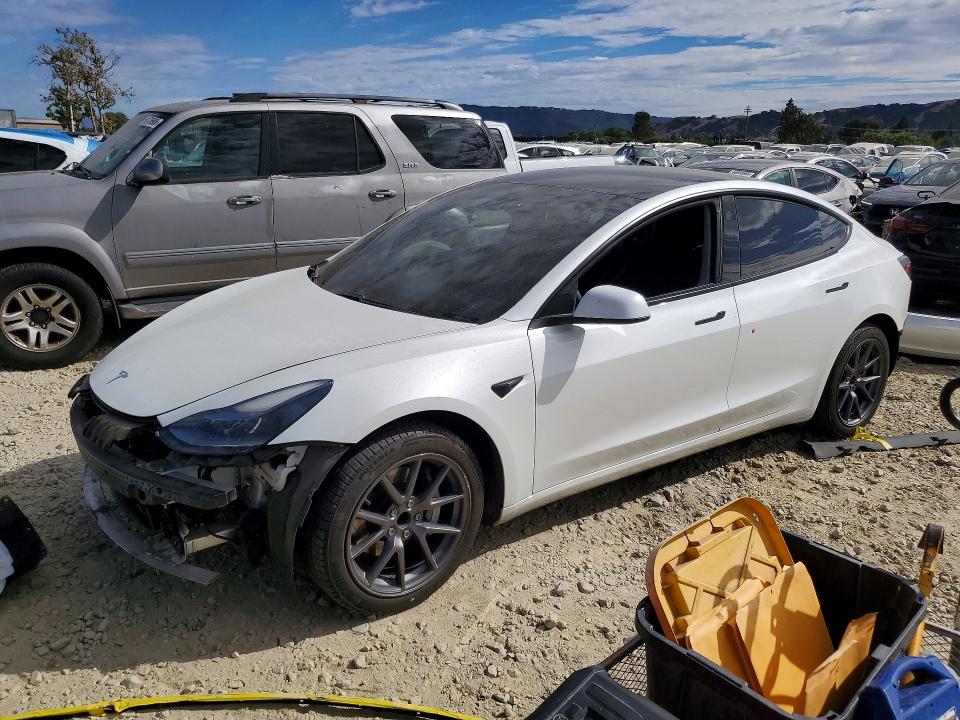Продажа на аукционе авто 2021 Tesla Model 3, vin: 5YJ3E1EA1MF052136, номер лота: 61953996