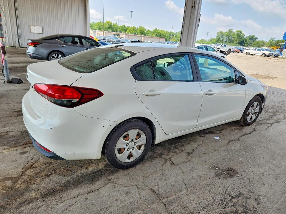 61931706 :رقم المزاد ، 3KPFK4A79HE069764 vin ، 2017 Kia Forte مزاد بيع