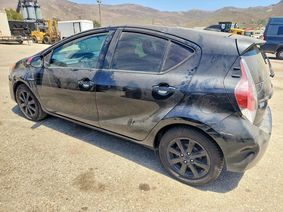 60710406 :رقم المزاد ، JTDKDTB36G1118645 vin ، 2016 Toyota Prius C مزاد بيع