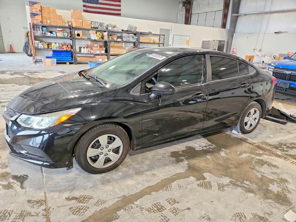 62833976 :رقم المزاد ، 1G1BC5SM6J7159006 vin ، 2018 Chevrolet Cruze مزاد بيع