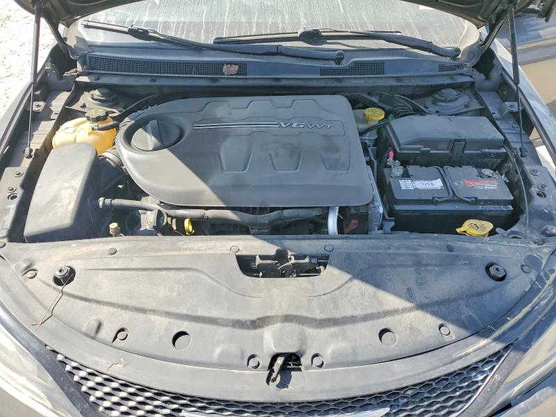 61422396 :رقم المزاد ، 1C3CCCBG3FN522282 vin ، 2015 Chrysler 200 مزاد بيع