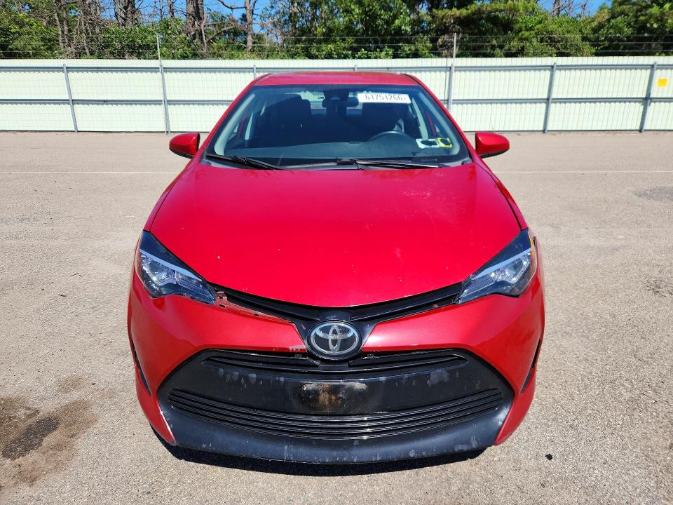 61751266 :رقم المزاد ، 2T1BURHE5JC068044 vin ، 2018 Toyota Corolla مزاد بيع
